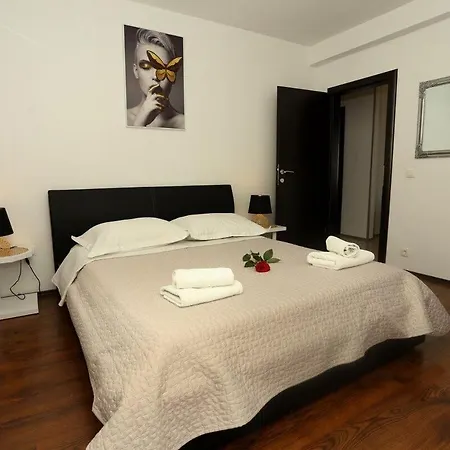Hermes Apartment