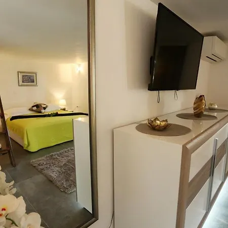 Hermes Apartment