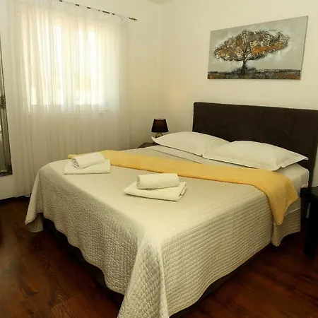 Hermes Apartment