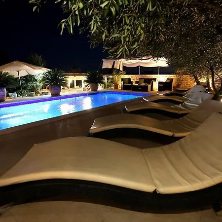 Hermes Apartment *